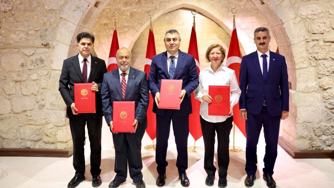 Ayşe-Mehmet Kocabaşa İlkokulu bağış protokolünün imza töreni, Mersin Valiliği